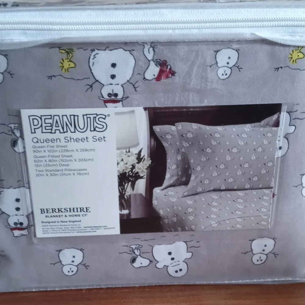 Snoopy Christmas queen sheets